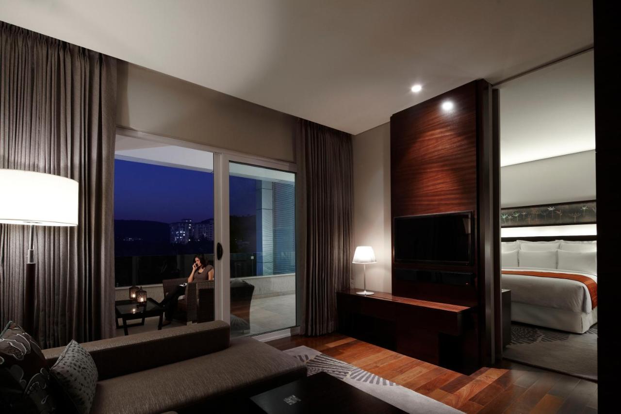 Jw Marriott Pune Exteriör bild